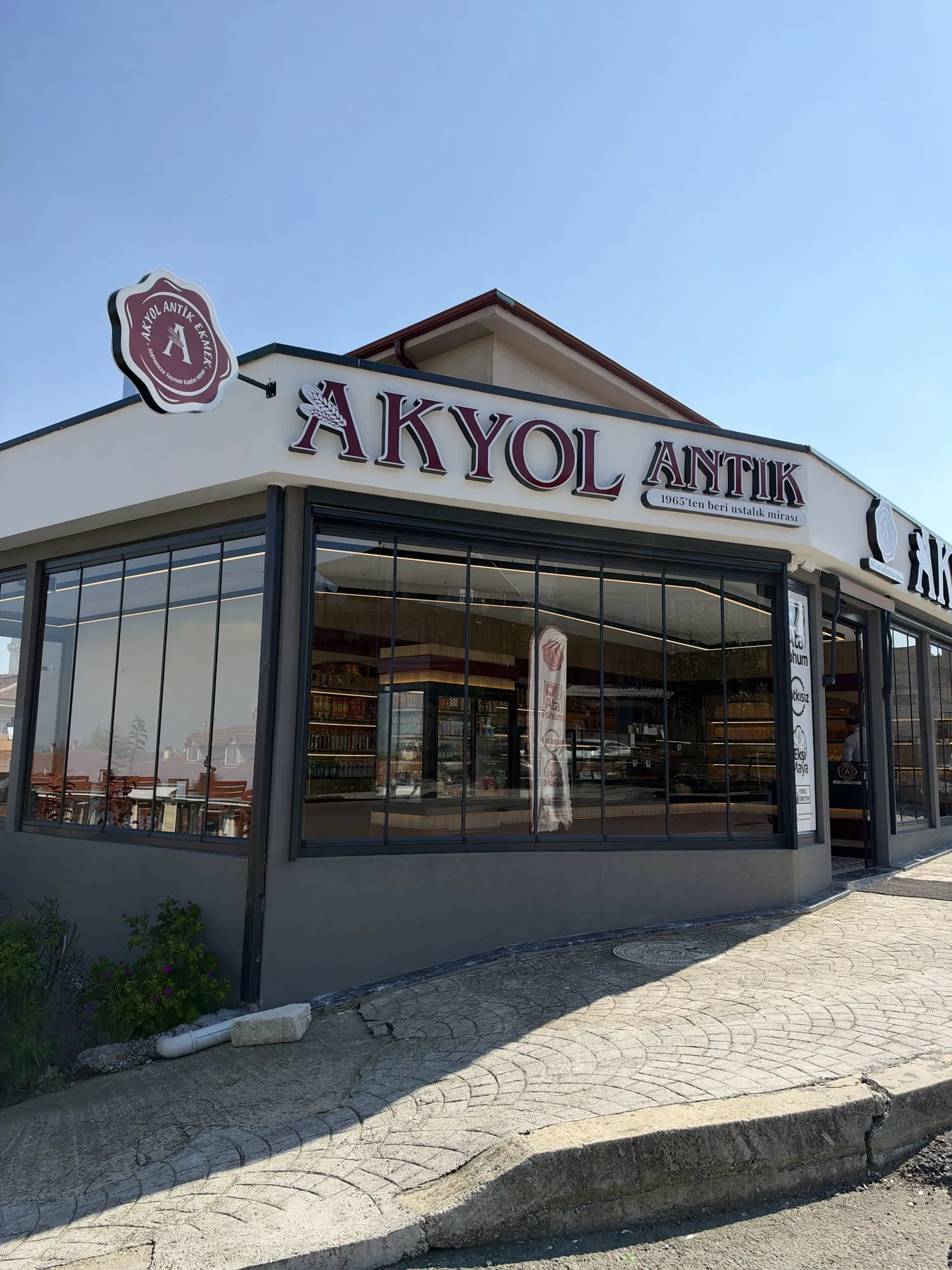 Akyol Antik Ekmek Serdivan şubesinin cephesi